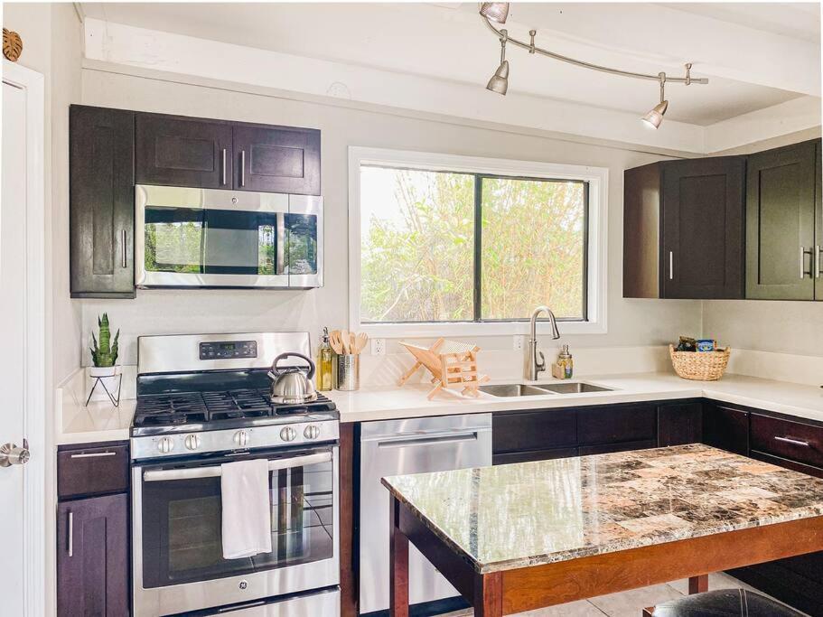 Monstera Bungalow, Spacious, King Bed, Big Kitchen Keaau Exterior foto